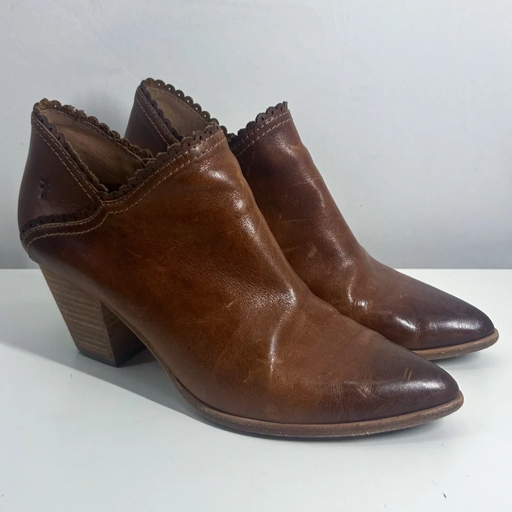 Frye Reed Brown Leather Scallop Trim Heeled Ankle Booties Size 9